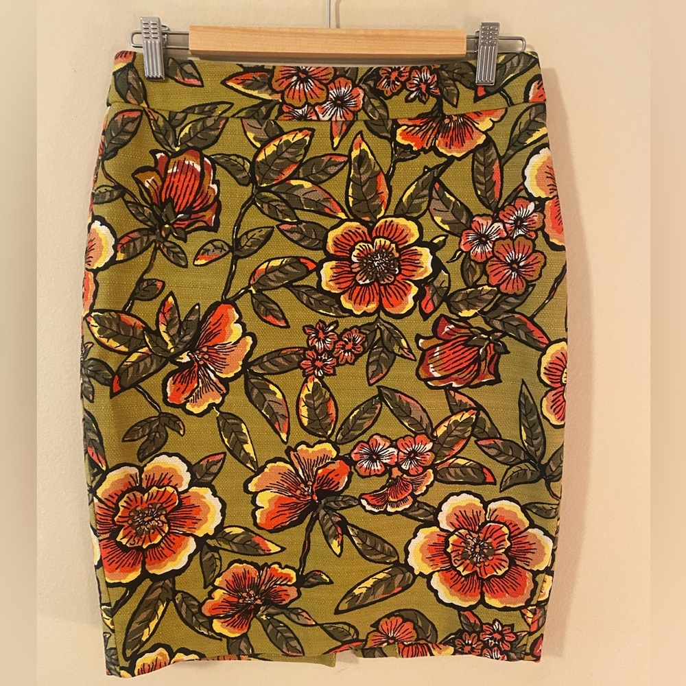 Size 6 floral skirt from LOFT.